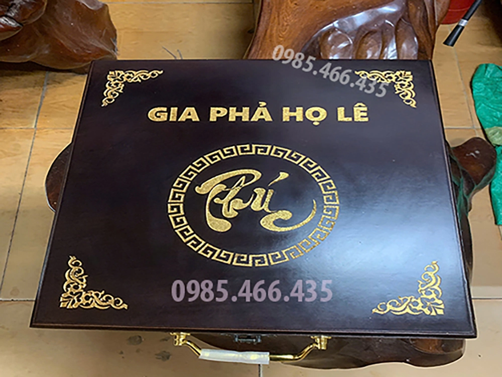 Hộp gỗ đựng gia phả dòng họ